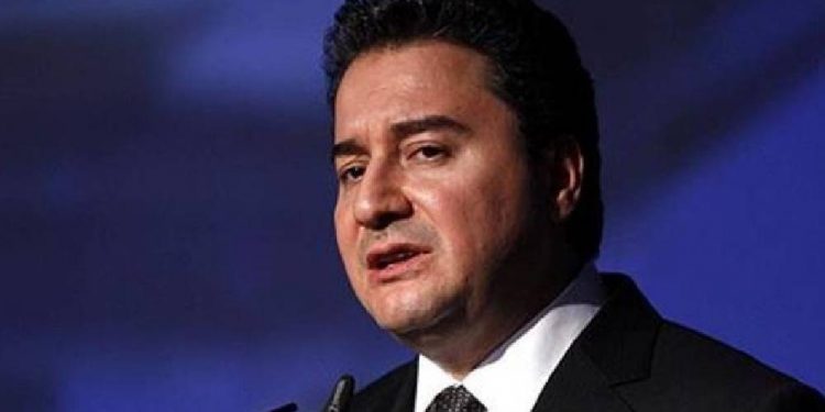 باباجان: أردوغان هو رسام لوحة الاقتصاد الكارثية!