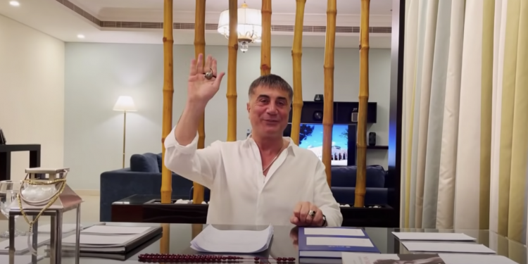 تركيا.. زعيم المافيا يعلق على ادعاءات اعتقاله