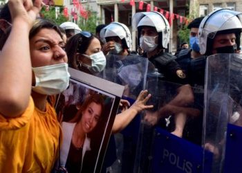 ضحية الهجوم المسلح على الحزب الكردي عُذبت قبل مقتلها!