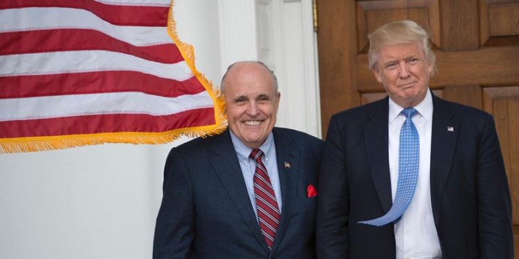 التحقيق مع محامي دونالد ترامب بسبب تركيا