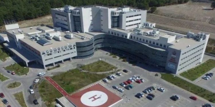 تركيا.. مستشفى يفرغ الصرف الصحي في النهر!