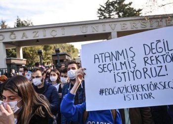 حرمان الطلاب المحتجين على “عميد أردوغان” من المنح الدراسية
