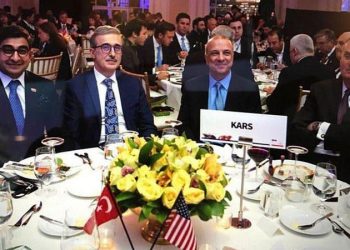 ملياردير هارب من 255 سنة سجن مع مسؤول يواجه عقوبات أمريكية