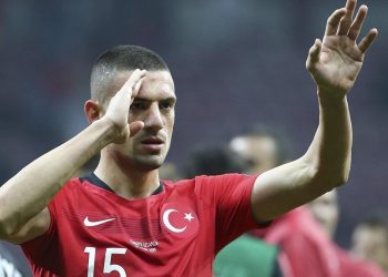أندية إنجليزية تسعى لشراء لاعب المنتخب التركي مريح دميرال