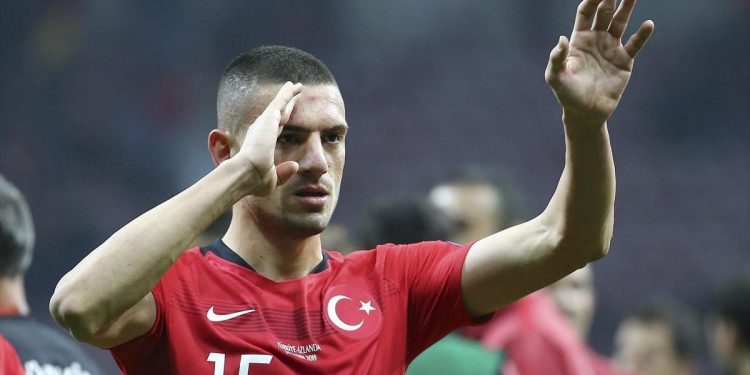 أندية إنجليزية تسعى لشراء لاعب المنتخب التركي مريح دميرال