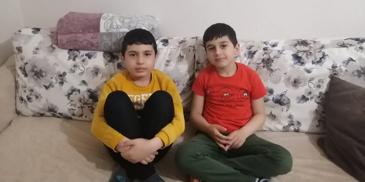 مجددًا.. أم تركية لطفلين في السجن بعد اعتقال والدهما