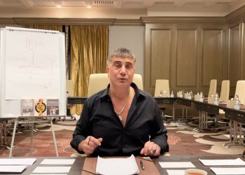 تركيا تفرض حظرًا على زعيم المافيا سادات بكر