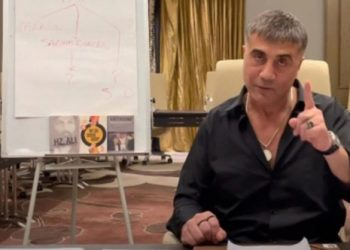 زعيم المافيا يوقع بين وزيرين.. أسرار جديدة عن الانقلاب الفاشل