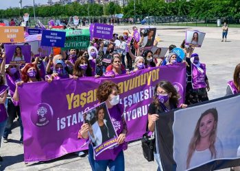 تركيا.. احتجاجات نسائية بعد الانسحاب من اتفاقية منع العنف ضد المرأة