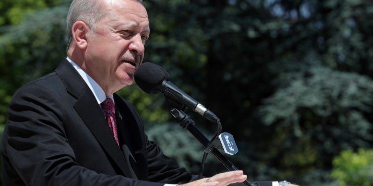 تركيا ستخوض مفاوضات مع “طالبان” بشأن مطار كابل