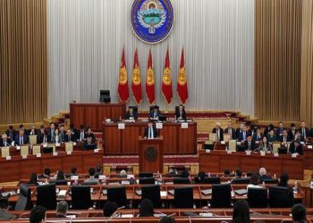 برلمان قيرغيزستان يدين عملية اختطاف نفذتها الاستخبارات التركية