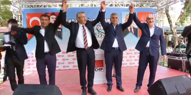 مرشح سابق من حزب أردوغان ينضم للمعارضة مع الآلاف