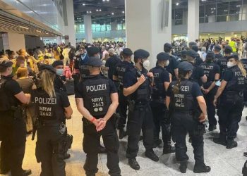 فوضى في مطار ألماني بين ركاب أتراك.. والشرطة تتدخل