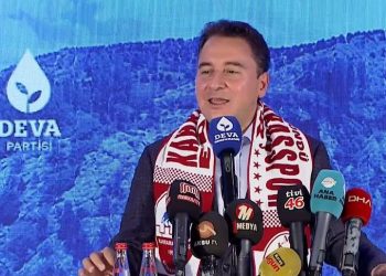 باباجان: أردوغان استغل الانقلاب لفرض الطوارئ