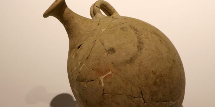 رمز مثير على قارورة مياه تركية عمرها 3700 عام!