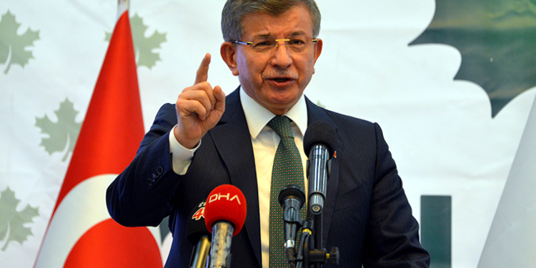 داود أوغلو: حالة اليأس تحتم انتخابات مبكرة