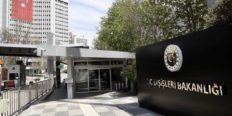 تركيا ترد على اتهامها بتجنيد الأطفال