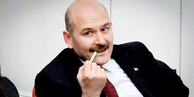 هل استقال وزير الداخلية التركي من منصبه؟