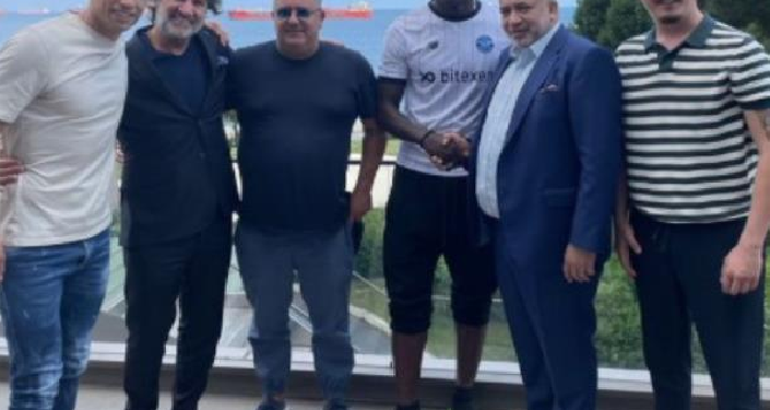 أضنة دمير سبور التركي يعلن رسميًا ضم الإيطالي ماريو بالوتيلي