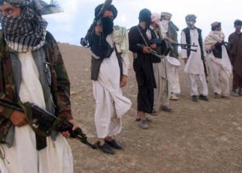 الدفاع الأفغانية: عشرات القتلى والجرحى من “طالبان” في غارات جوية ومعارك