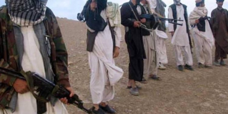 الدفاع الأفغانية: عشرات القتلى والجرحى من “طالبان” في غارات جوية ومعارك