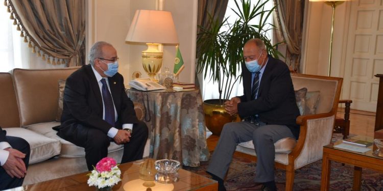 وزير خارجية الجزائر يزور الجامعة العربية للتخطيط للقمة العربية