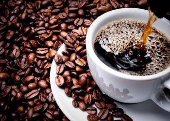 دراسة: الإكثار من تناول القهوة يضر المخ