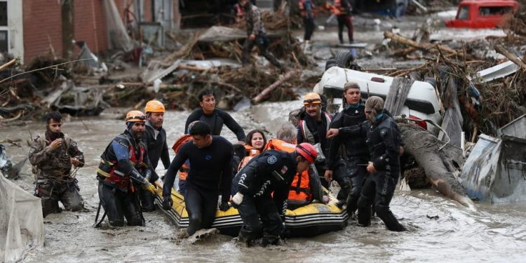 الجزائر.. إخماد 76 حريقا عبر 15 ولاية