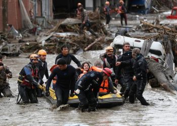 أردوغان يعلن المناطق المتضررة بالسيول في 3 ولايات “مناطق منكوبة”