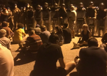 تركيا.. قوات الدرك تسحل قرويين يحرسون الغابات!