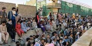 الأمم المتحدة: نصف مليون أفغاني يمكن أن يفروا عبر الحدود