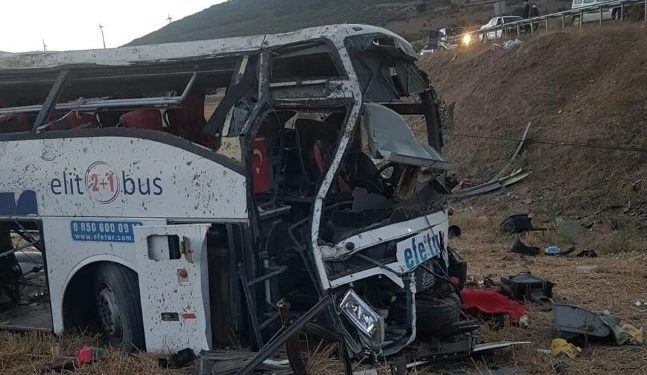 تركيا.. 14 شخصًا يفقدون حياتهم بانقلاب حافلة في باليكسير