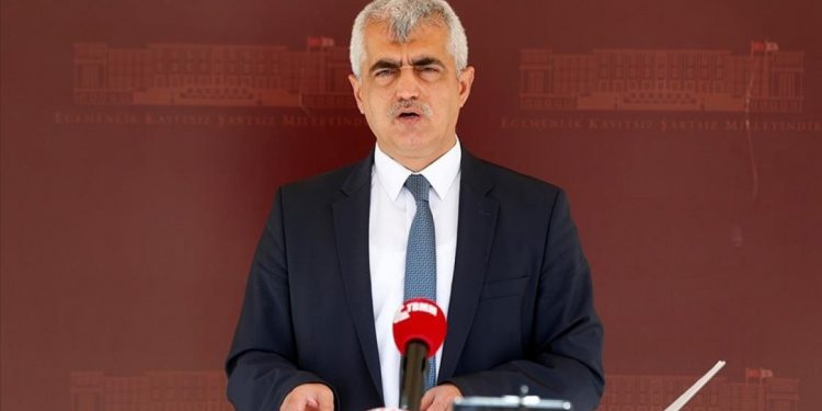 سياسي تركي ينتقد تقييد حق السجناء في الإفراج المشروط