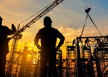 مقاولو البناء الأتراك يقررون الإضراب عن العمل