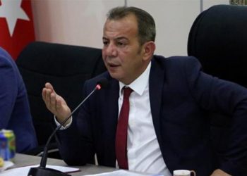 عمدة بلدية يدافع عن ارتكابه فعلاً قام به أردوغان