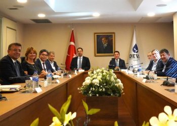 تركيا.. خبير اقتصادي أمريكي يزور حزب علي باباجان