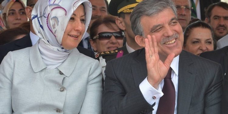 تركيا.. هل يتحرك عبد الله جول بدعم من وزير الدفاع؟