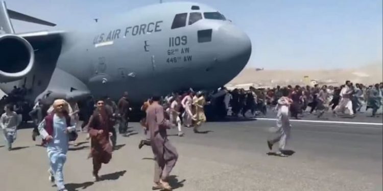 رويترز: تركيا تعلق خطة تأمين مطار كابول 