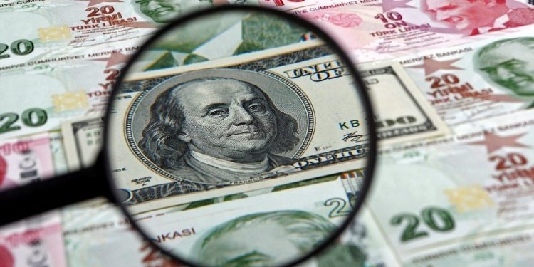 رقم قياسي جديد.. الدولار يقترب من 9 ليرات في تركيا