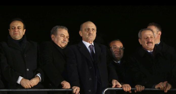 المعارضة تطالب بلجنة برلمانية للتحقيق في فساد وزراء أردوغان