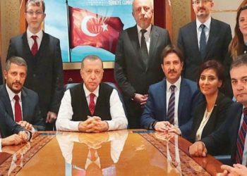 تركيا.. رئيس تحرير يطالب بالتحقيق مع الملايين من الأشخاص!