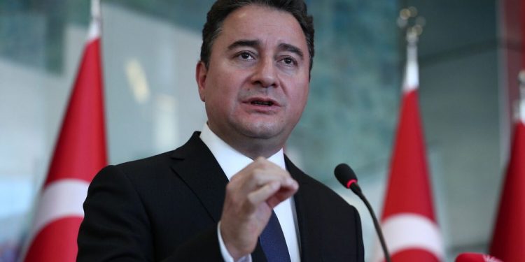 باباجان: كيف يمكن اتهام 1.5 مليون شخص بالإرهاب؟