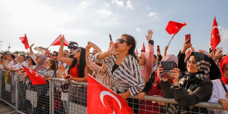 مسيرة حاشدة في إسطنبول ضد قيود كورونا