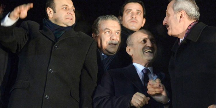 سياسي تركي: أردوغان طالب “الوزارء الفاسدين” بالصمت مقابل إغلاق قضيتهم