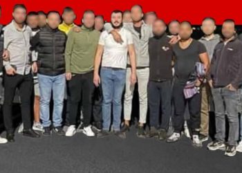 تركيا.. الذئاب الرمادية تحتفي بمعتدٍ على قيادي معارض أمام السجن!