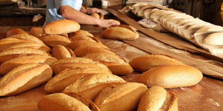 تركيا.. مخابز تخفض وزن رغيف الخبز وأخرى ترفع سعره