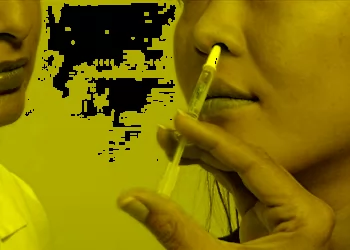 اليابان تنتج لقاح كورونا يستنشق عبر الأنف!