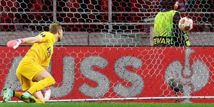 حارس مرمى لاتسيو يسجل هدفا في مرماه بخطأ فادح!