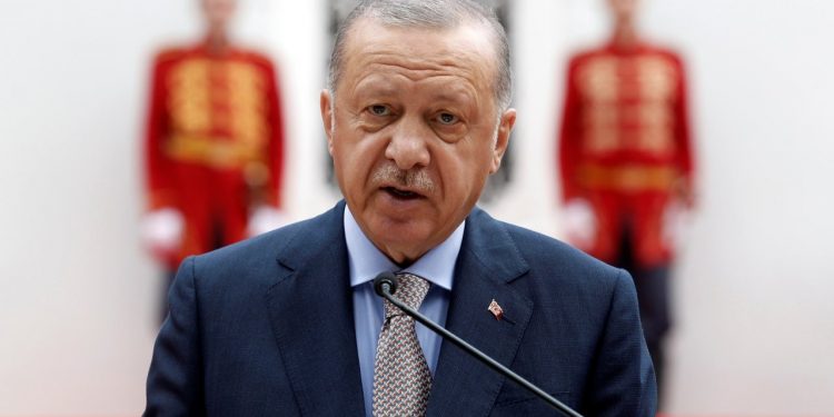 بلومبيرج: أردوغان يبحث عن موطئ قدم في أفغانستان تحت حكم طالبان