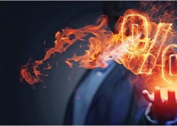 خبير اقتصادي: خفض الفائدة سيأتي بنتائج عكسية